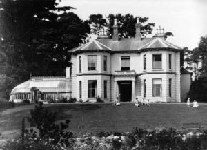 Charlie Parr's home at Glencarrig, Delgany, Co Wicklow. (circa 1925)